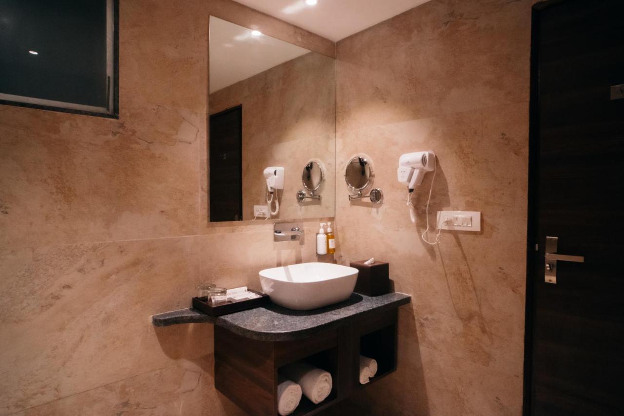Playotel Premier Vijay Nagar Indore Esterno foto