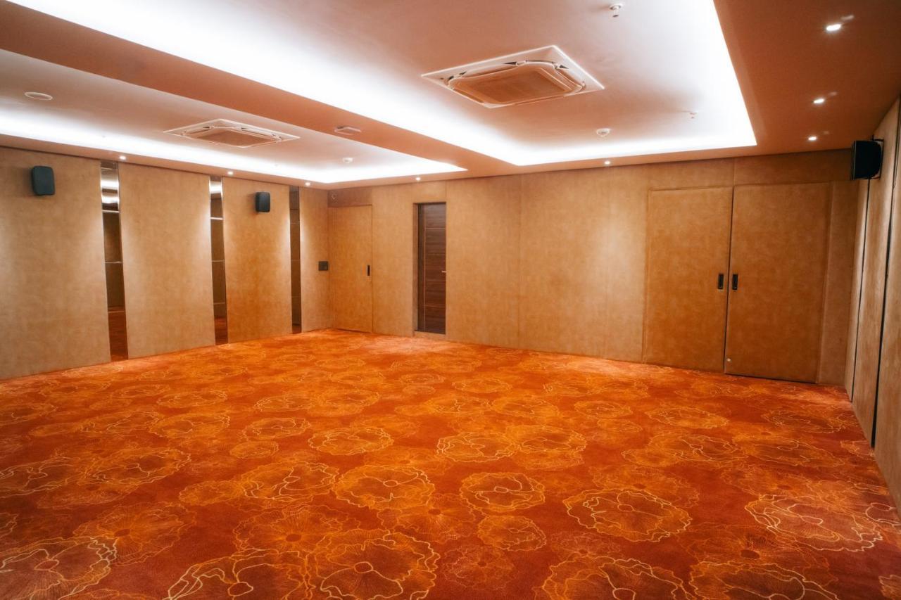 Playotel Premier Vijay Nagar Indore Esterno foto