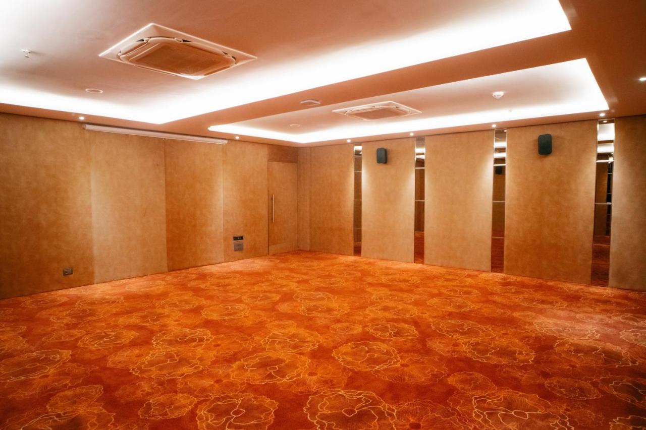 Playotel Premier Vijay Nagar Indore Esterno foto